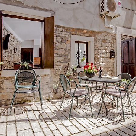 Apartments Taylor Rovinj Exteriör bild