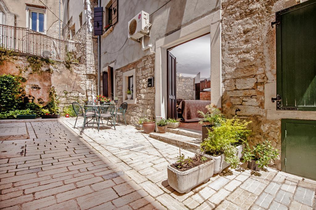Apartments Taylor Rovinj Exteriör bild