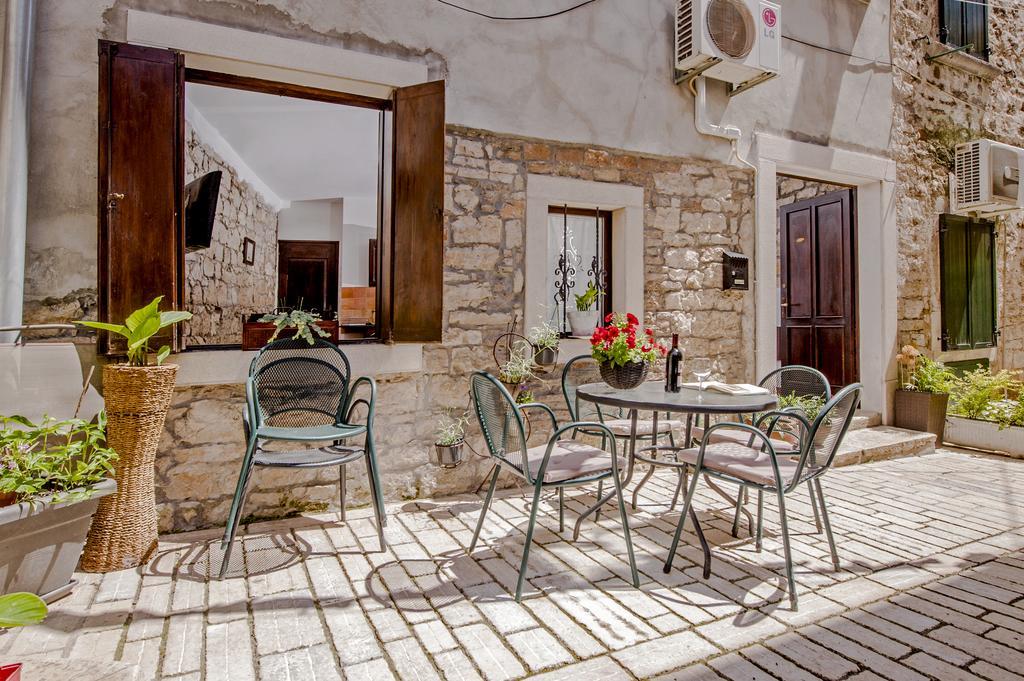 Apartments Taylor Rovinj Exteriör bild